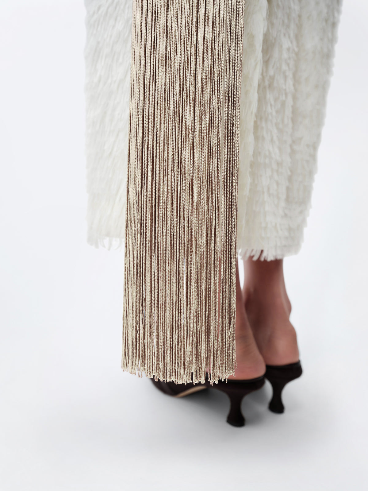 Fringed scarf in feather jacquard