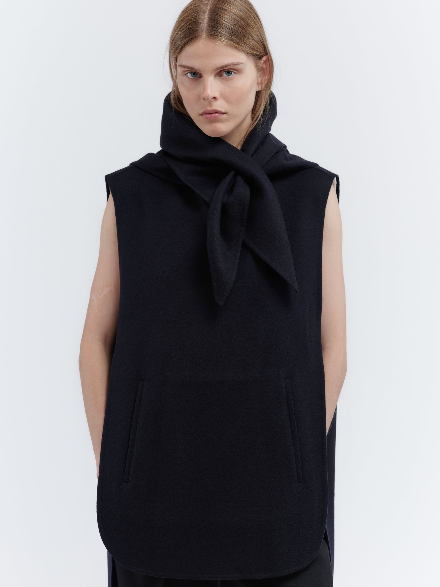 Knotted scarf in light double face wool