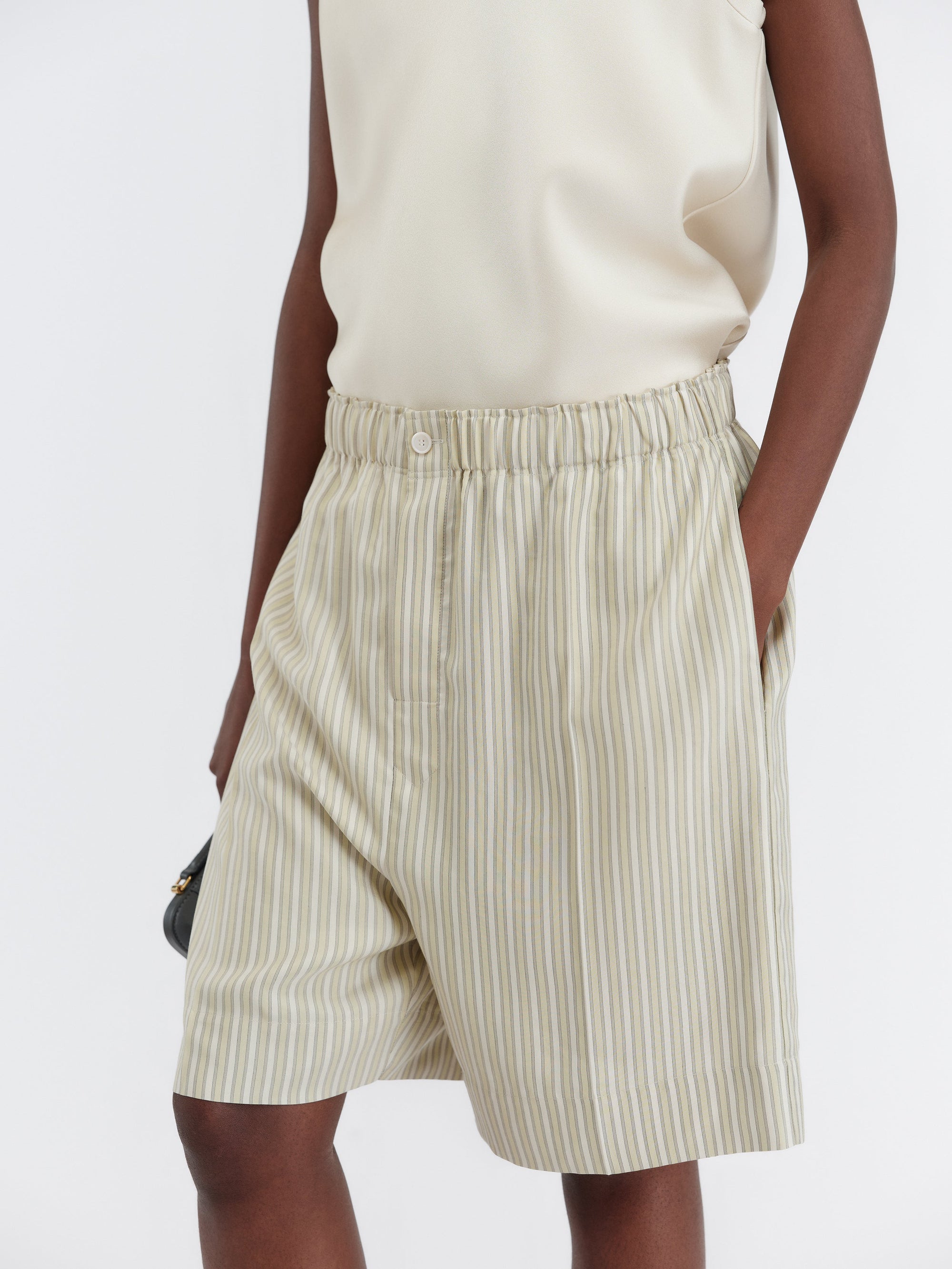 Short taille élastiquée en soie