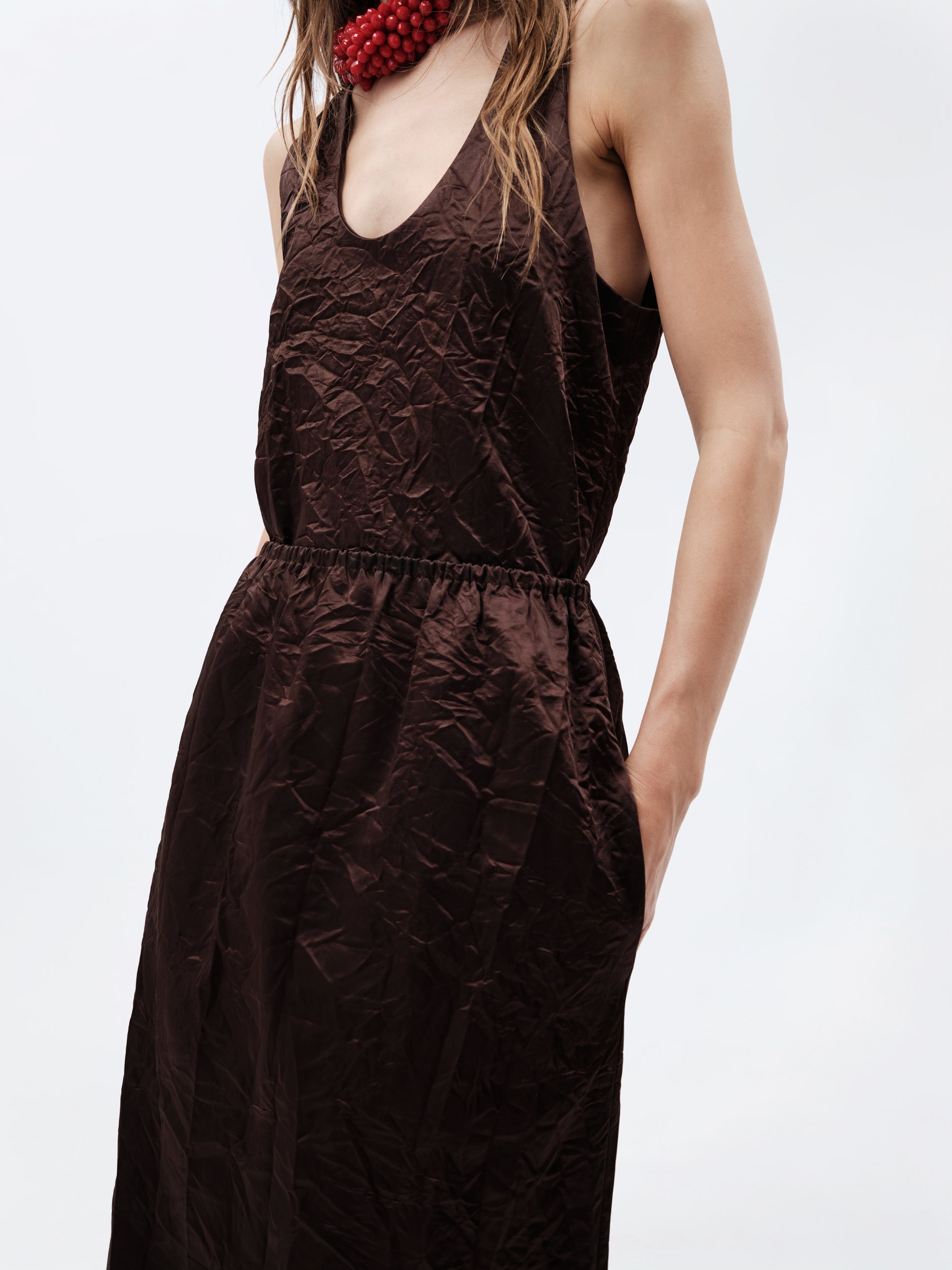 Pull-on skirt in crushed satin