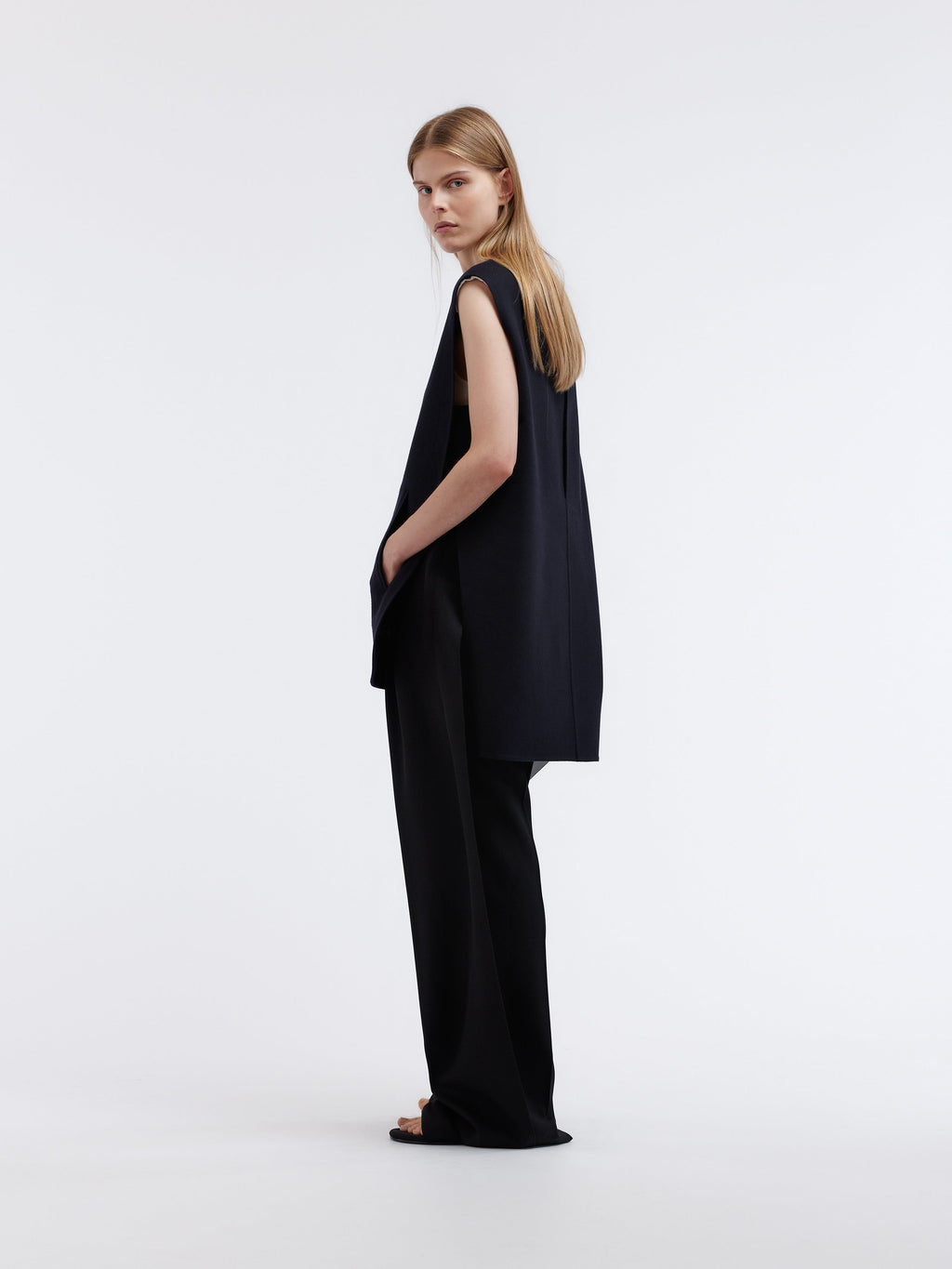 Sleeveless tunic in light double face wool