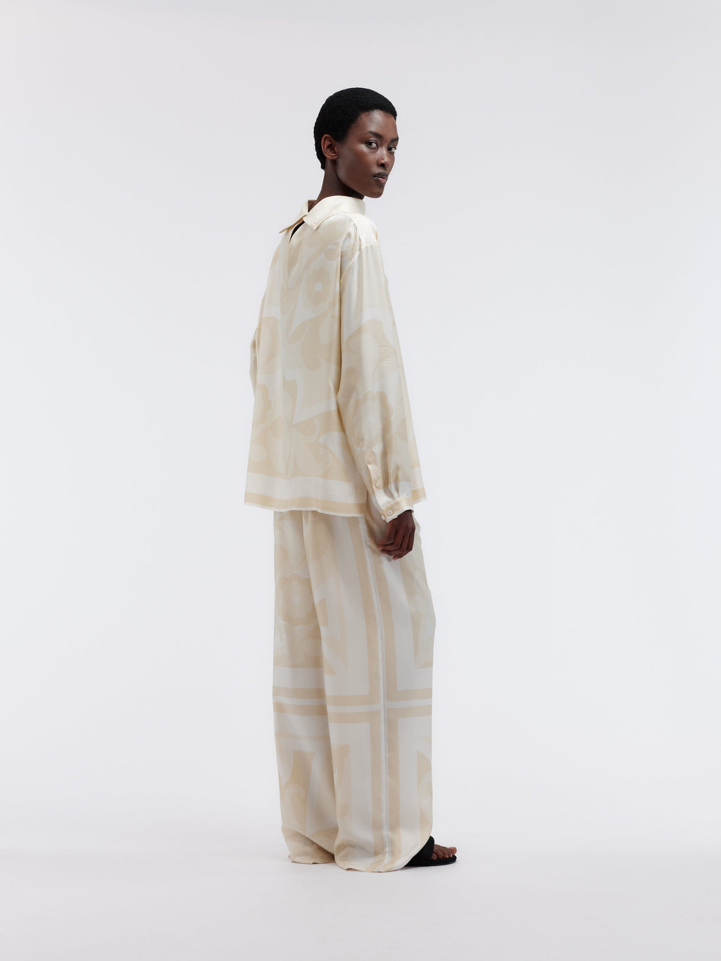 Blouse col montant en soie habotai