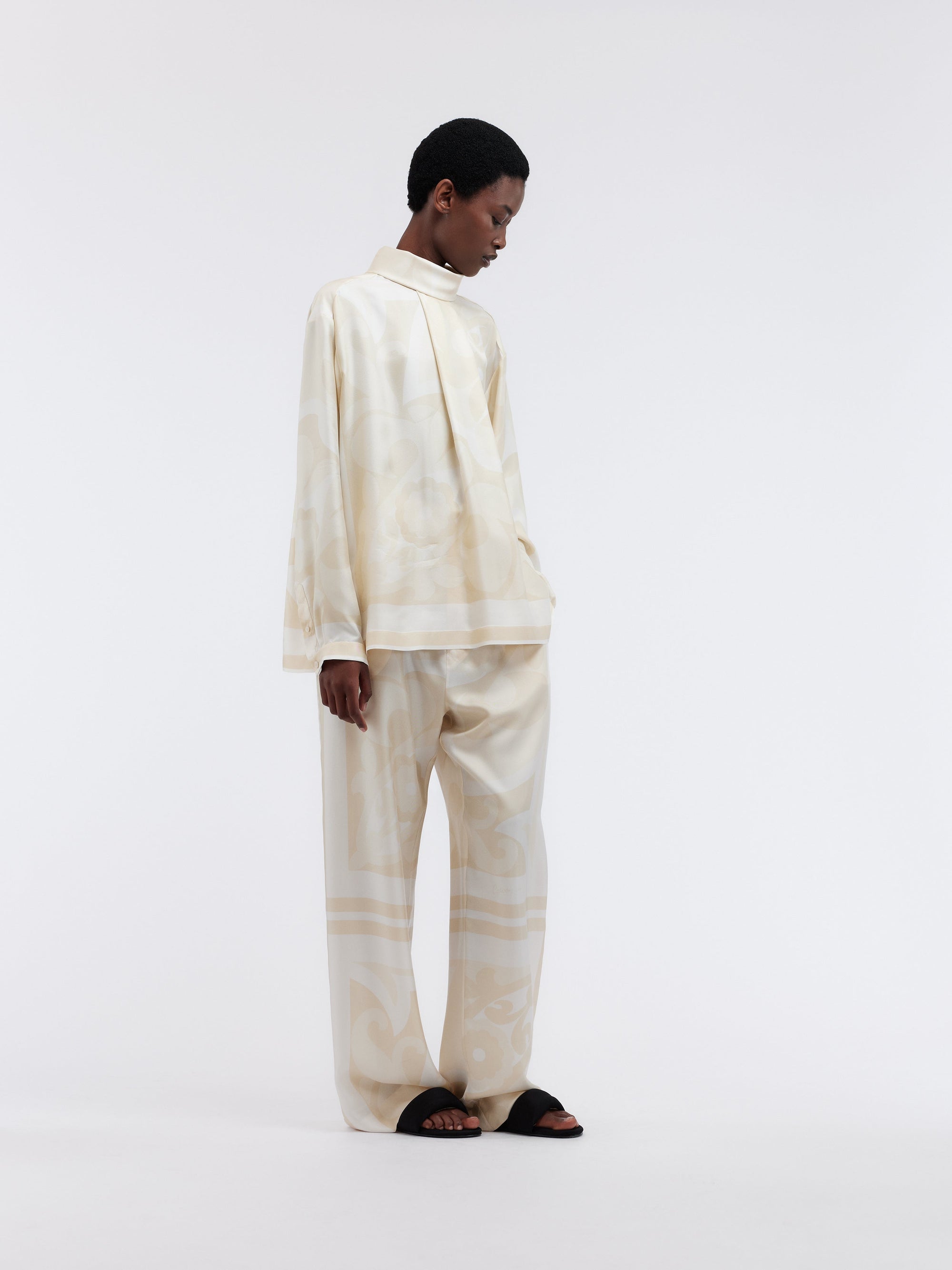 Blouse col montant en soie habotai