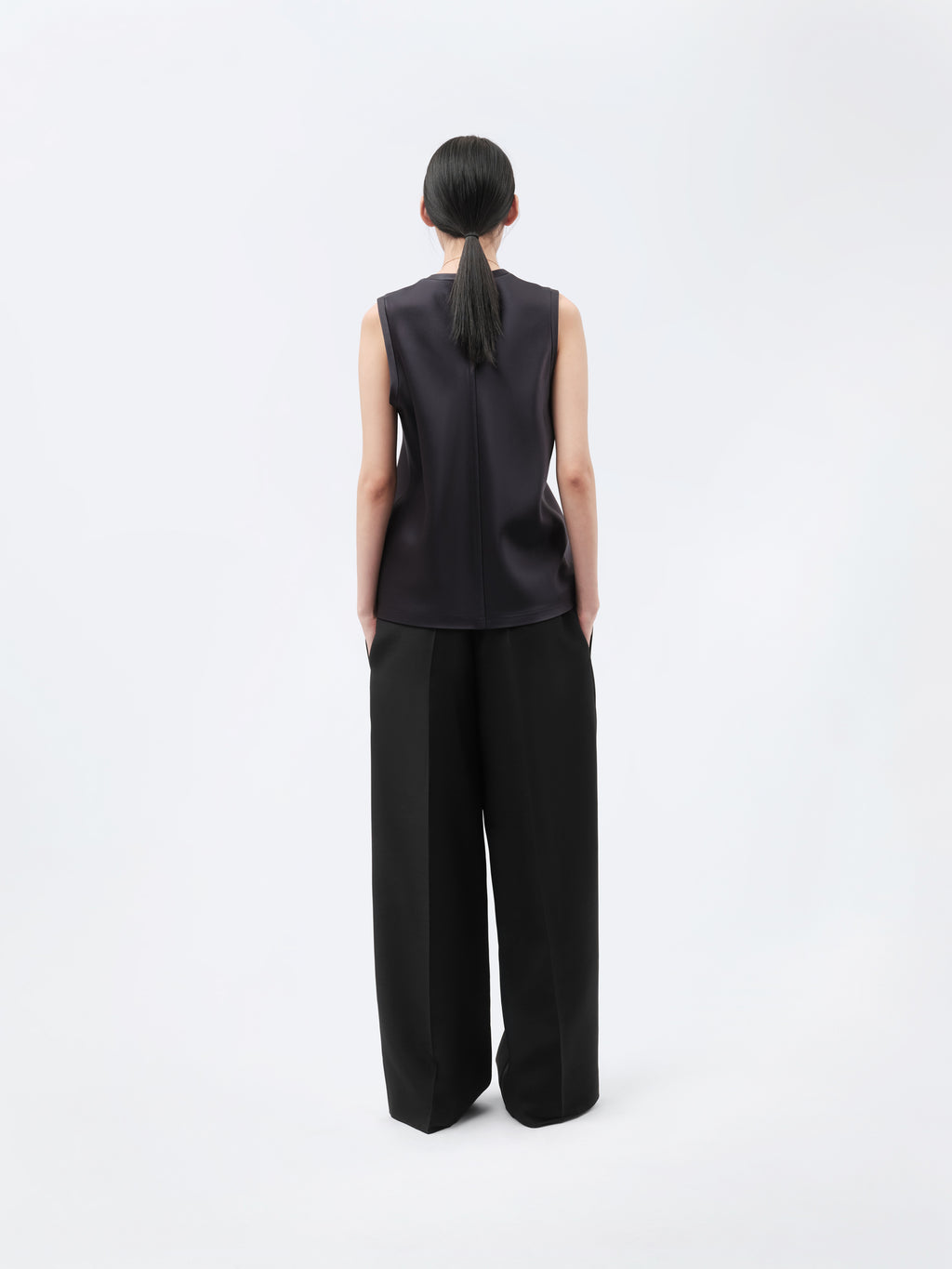 Pantalon à plis en toile de soie et laine