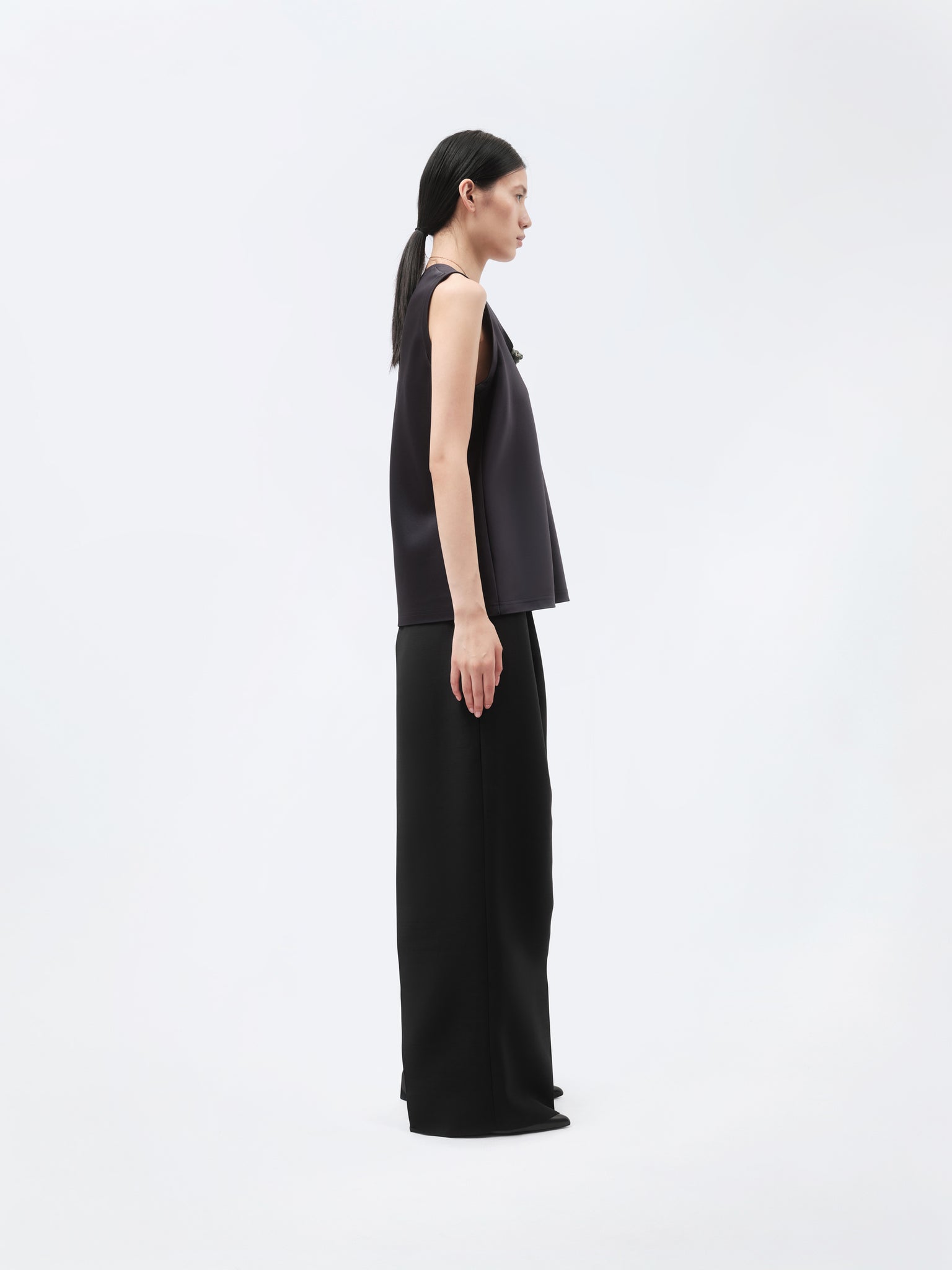 Pantalon à plis en toile de soie et laine