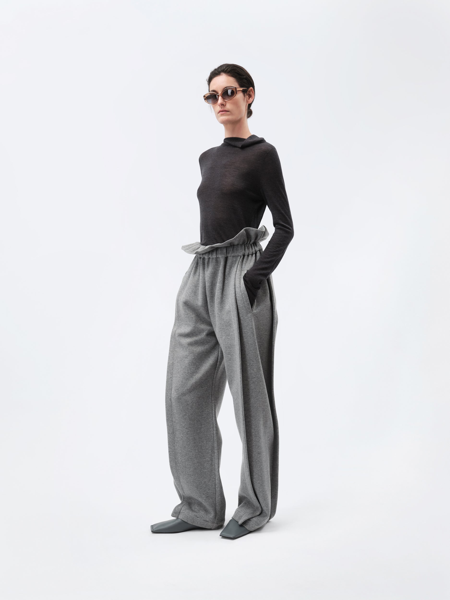 Drop neck jumper in feather merino