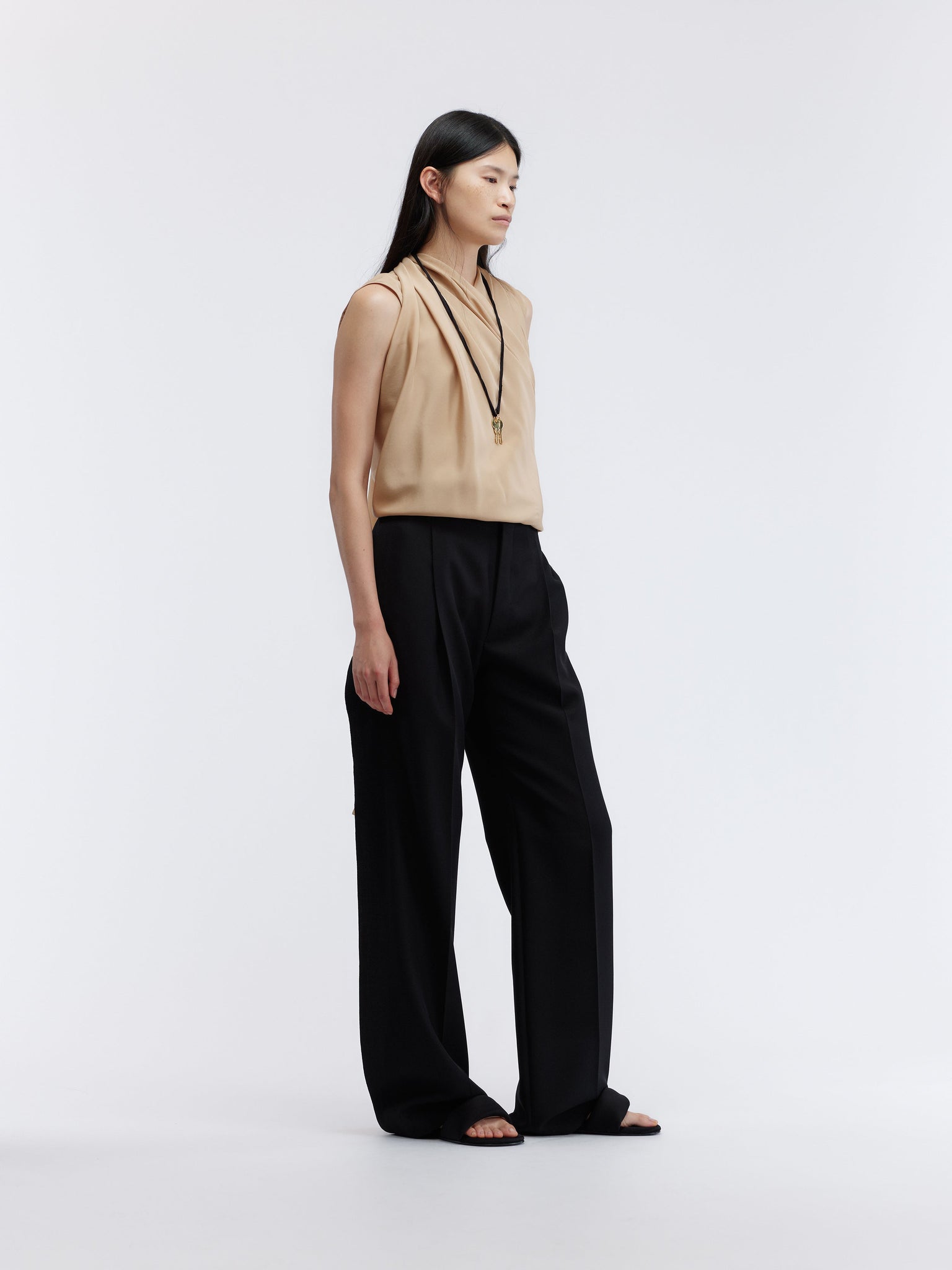 Deconstructed trousers in grain de poudre