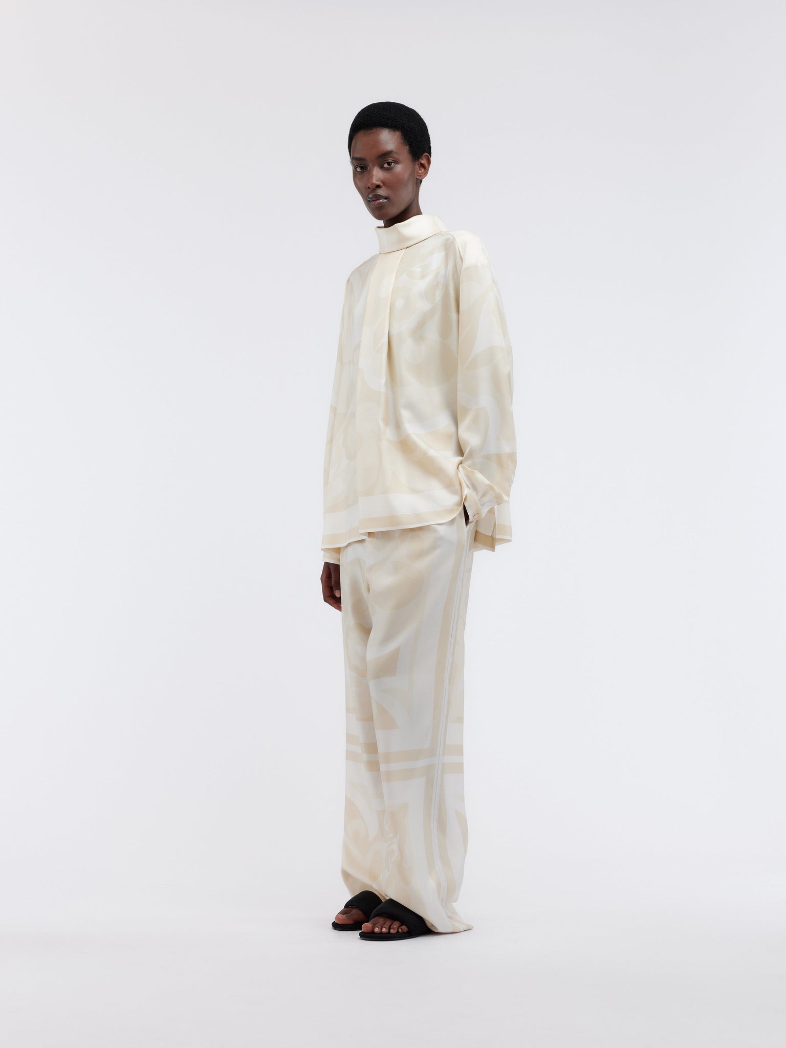 Pyjama trousers in foulard print