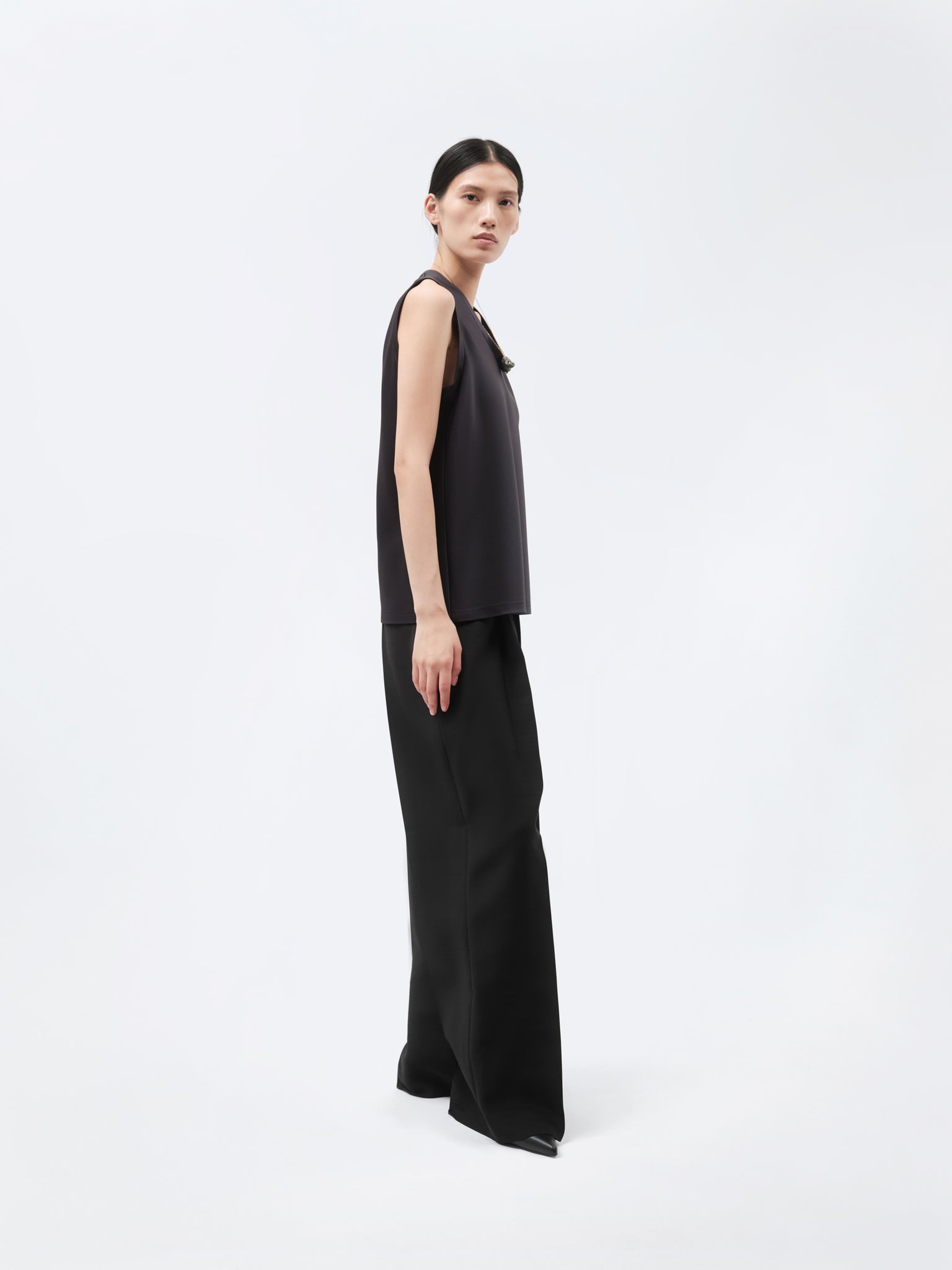 Pantalon à plis en toile de soie et laine