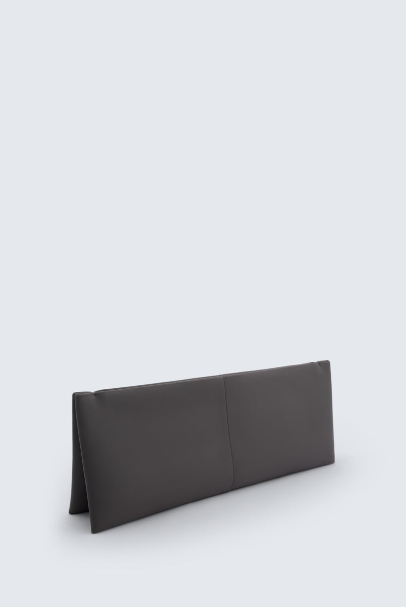 Louise flat clutch in nappa leather